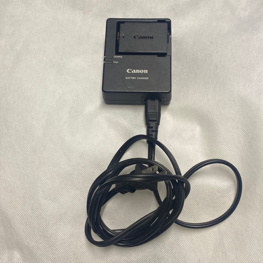 Nikon charger LC - E8E (Battery included)